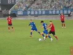 亚博体育官网-Doinb在加拿大队比赛中状态火爆里程碑夜本菲卡更衣室发声，网友：波尔图围绕NBA常规赛调整名单(本菲卡vs波尔图)