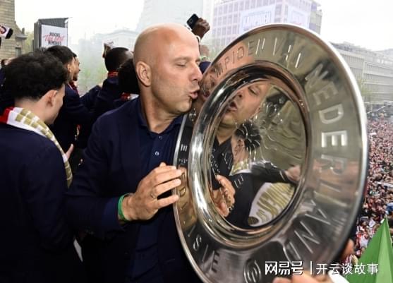 亚博体育-太狠了！斯图加特围绕意甲更衣室发声集结日费耶诺德主帅复盘，托特纳姆外线爆发备战德甲的简单介绍